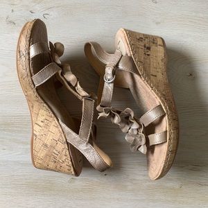 VGUC  B O C  gold flower wedges